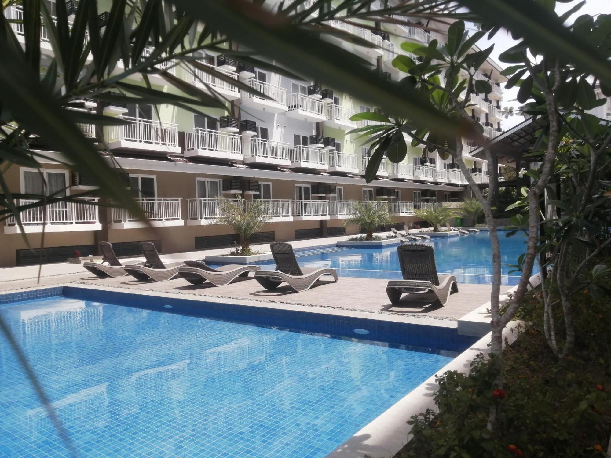 Condo Azur Suites A326 Amani Resorts Residences , 5 Minutes Airport, Netflix, Stylish, Cozy With Luxurious Swimming Pool 막탄 외부 사진