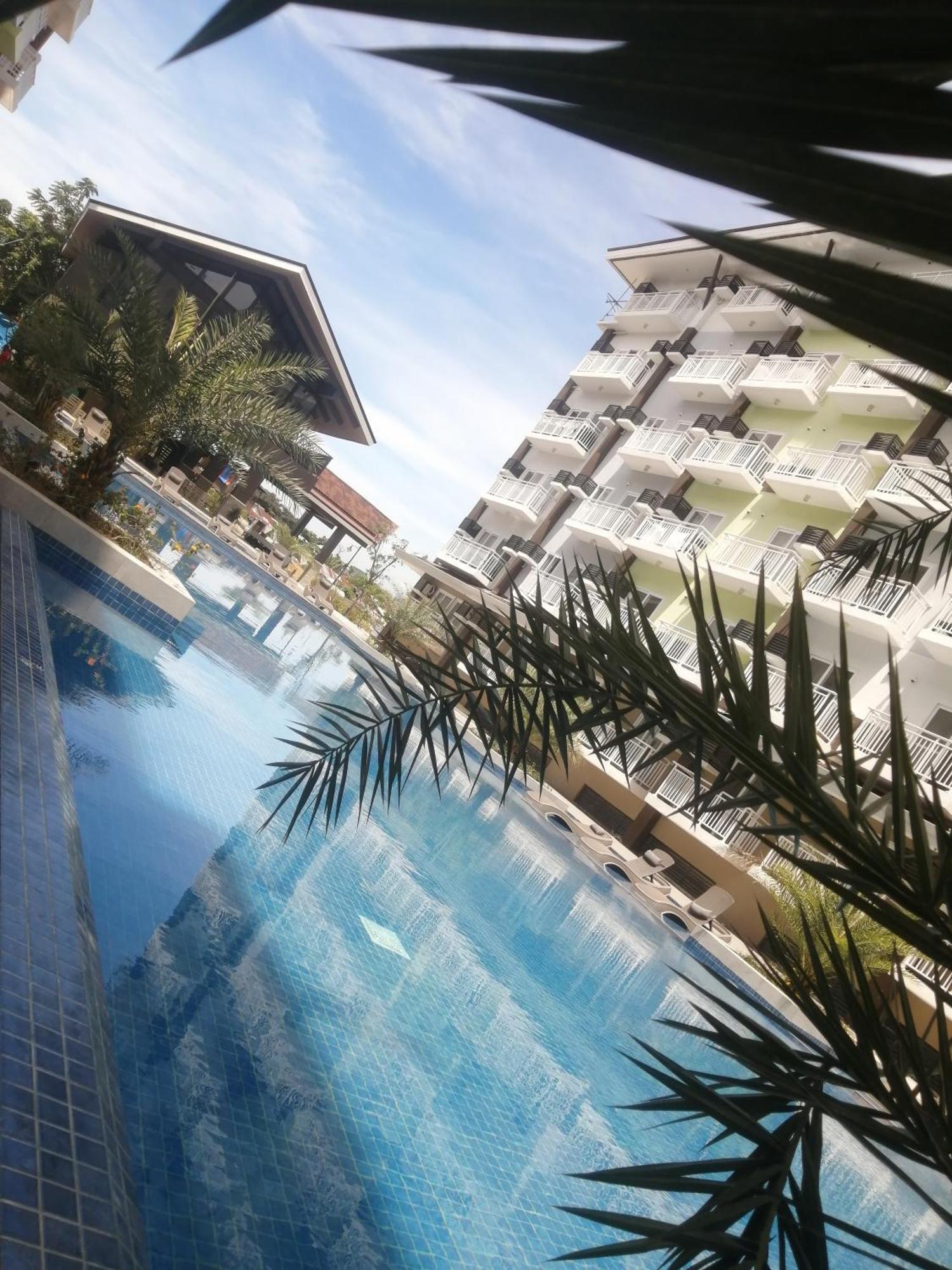 Condo Azur Suites A326 Amani Resorts Residences , 5 Minutes Airport, Netflix, Stylish, Cozy With Luxurious Swimming Pool 막탄 외부 사진